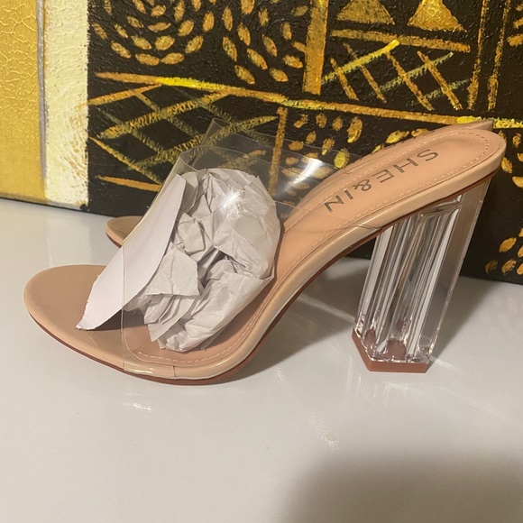 Clear glass slippers - Picture 4 of 5